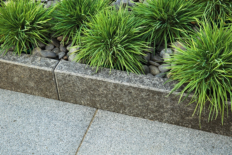 Choosing The Right Garden Edging, How Much Does It Cost To Install Stone Landscape Edging
