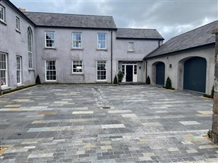 Our riven Caithness paving flags have a unique surface texture, with small dents, bumps, levels and crags giving a slightly gnarled texture. Known for its strength and durability, its a material that has been used worldwide in a range of projects.