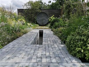 A Place to Meet Again at Hampton Court Garden Festival 2021 - People's Choice Award and Silver Gilt (Kebur constructed this garden in collaboration with APL, designed by Mike Long)
Products: Kebur Asian Blue Limestone Setts, Brazilian Black Paving 