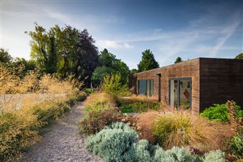 Winchester Garden designed by Helen Elks-Smith winner of the ‘Medium Residential Garden’ SGD Awards 2019 