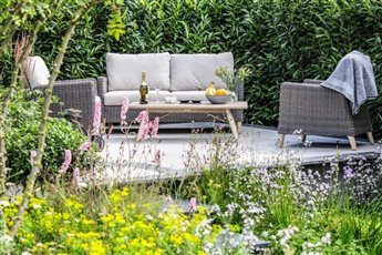 A Place to Meet at Hampton Court Garden Festival 2019 - RHS Silver medal (Kebur constructed this garden with APL, designed by Cherry Carmen)
Products: Kebur Black Granite Paving, Pearl White Sandstone Paving