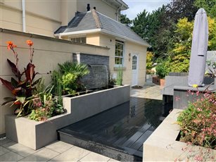 Contemporary Courtyard garden (designed by Antony Lionel Garden Design)
Products: Kebur Urban Great Grey Styleclad and Quartz Steel porcelain cladding, Kebur Charm Grey Pro Porcelain and SAiGE composite decking in Charcoal and Grey 
