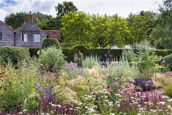 Apothecary Garden Oxfordshire designed by Sue Townsend MSGD Finalist SGD Awards 2024