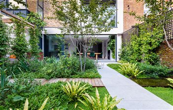 London Garden designed by Adolfo Harrison Winner of the Garden Jewel Award & The Judge’s Award SGD Awards 2019