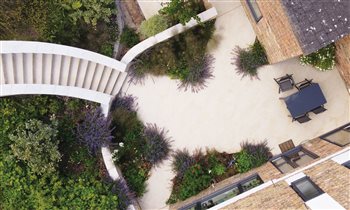 The Quarry Garden – A garden with three metre height difference -a legacy of the old quarry. We we're asked to design a bright contemporary lower area and create flow & connection between this lower seating terrace and the wild upper terraces of the 