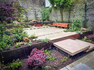 Corten Steel Raised Garden Beds for Straight lines.  Rigid panels (2200mm long) and Zero-Flex (various panel sizes) to choose from. Heights of 240mm, 400mm, 560mm.