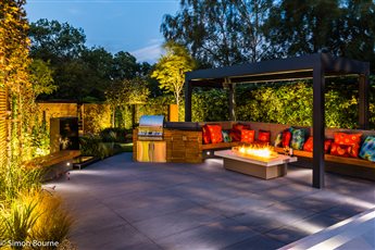 BALI Award Winner 2018 Contemporary Urban Garden
Featured in Landscape News and ProLandscaper magazines.  A space for partying with family and friends as well as being quiet and intimate.